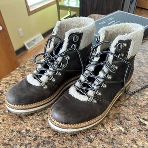 Women’s size 10 Alpine Design Holly 2.0 boots